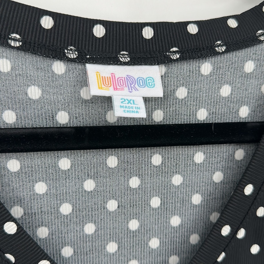 Lularoe Polka Dot Short Sleeve Shirt Size 2XL - Picture 5 of 7